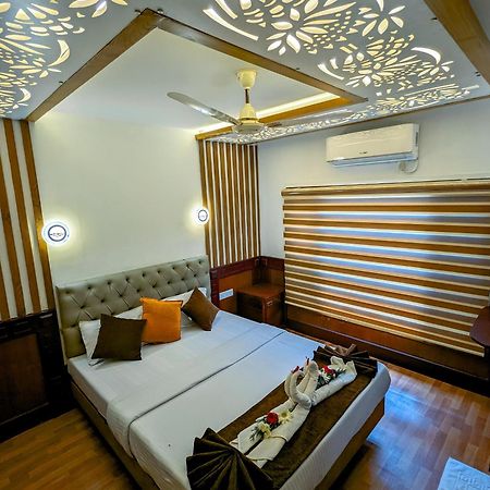 Grand Villa Houseboat คุมาราคม ภายนอก รูปภาพ
