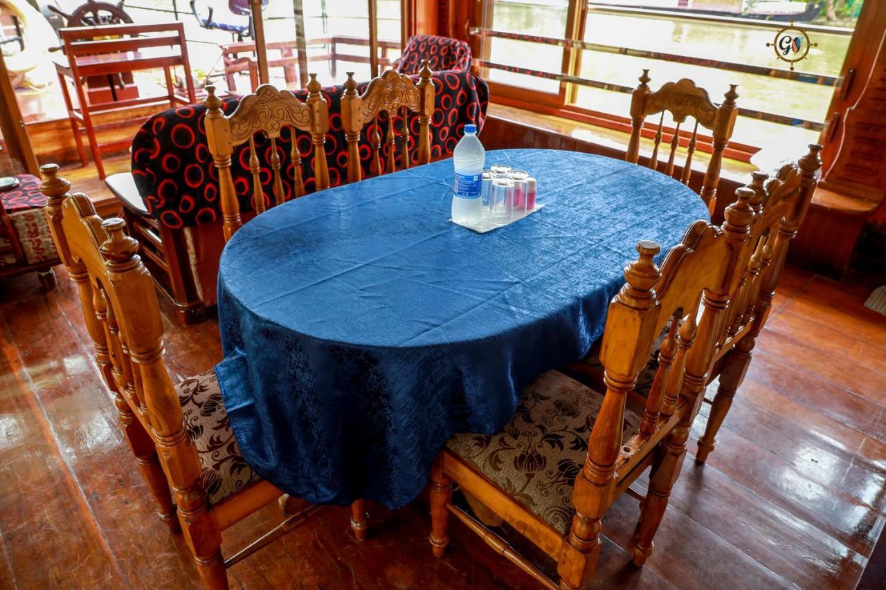 Grand Villa Houseboat คุมาราคม ภายนอก รูปภาพ