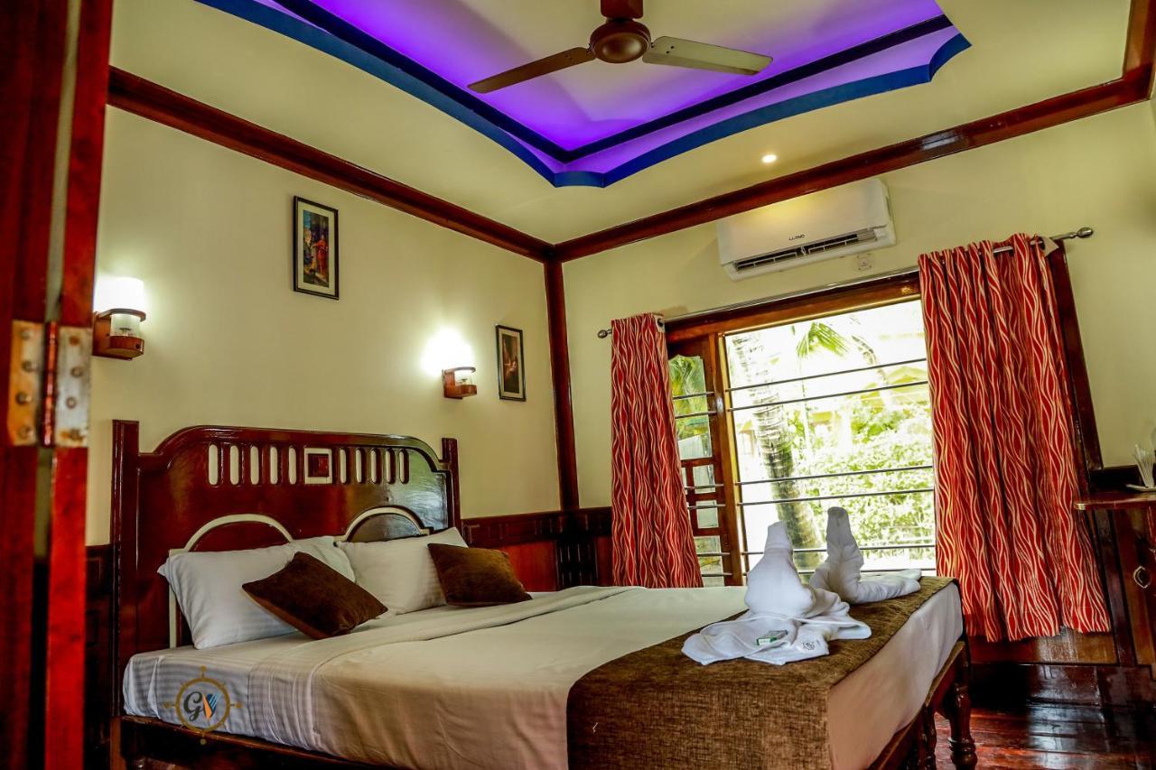 Grand Villa Houseboat คุมาราคม ภายนอก รูปภาพ