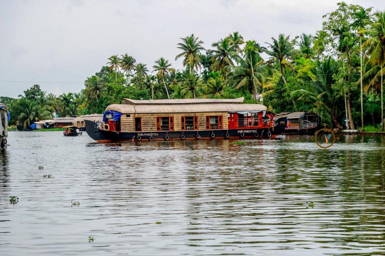 Grand Villa Houseboat คุมาราคม ภายนอก รูปภาพ