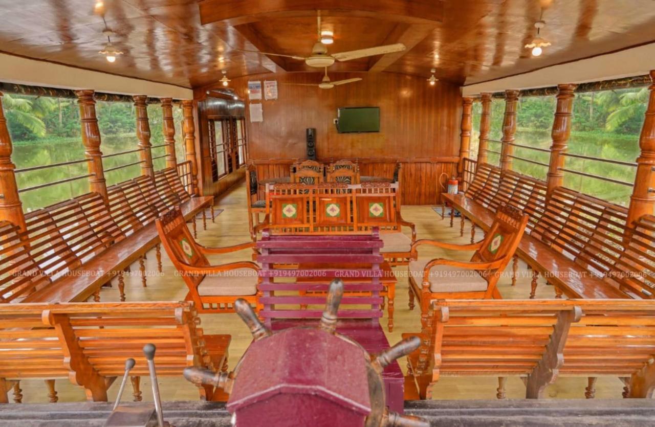Grand Villa Houseboat คุมาราคม ภายนอก รูปภาพ