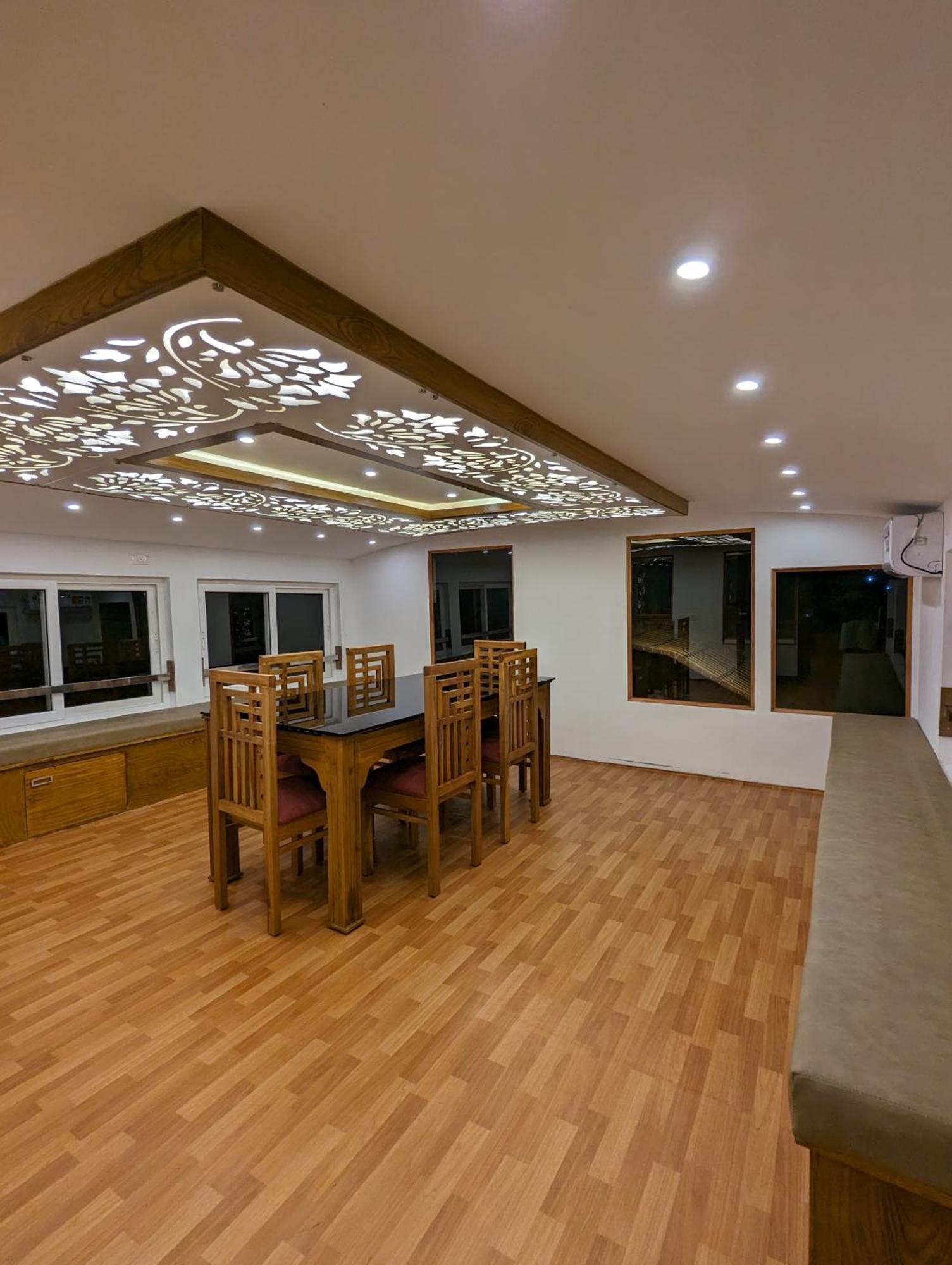 Grand Villa Houseboat คุมาราคม ภายนอก รูปภาพ