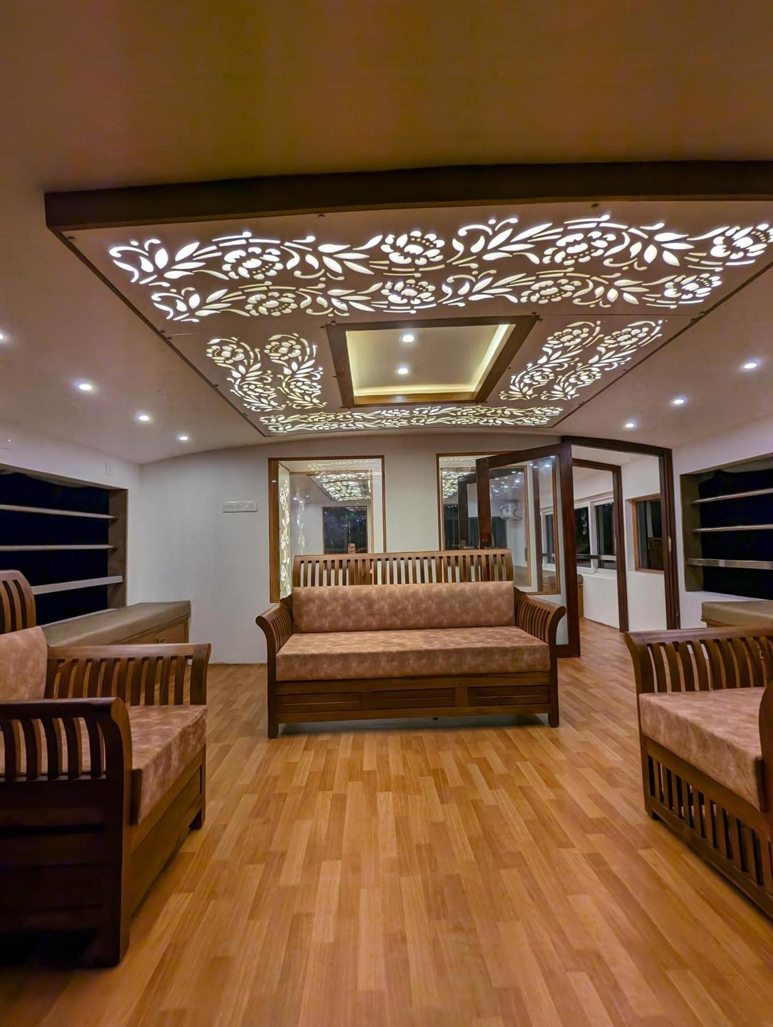 Grand Villa Houseboat คุมาราคม ภายนอก รูปภาพ