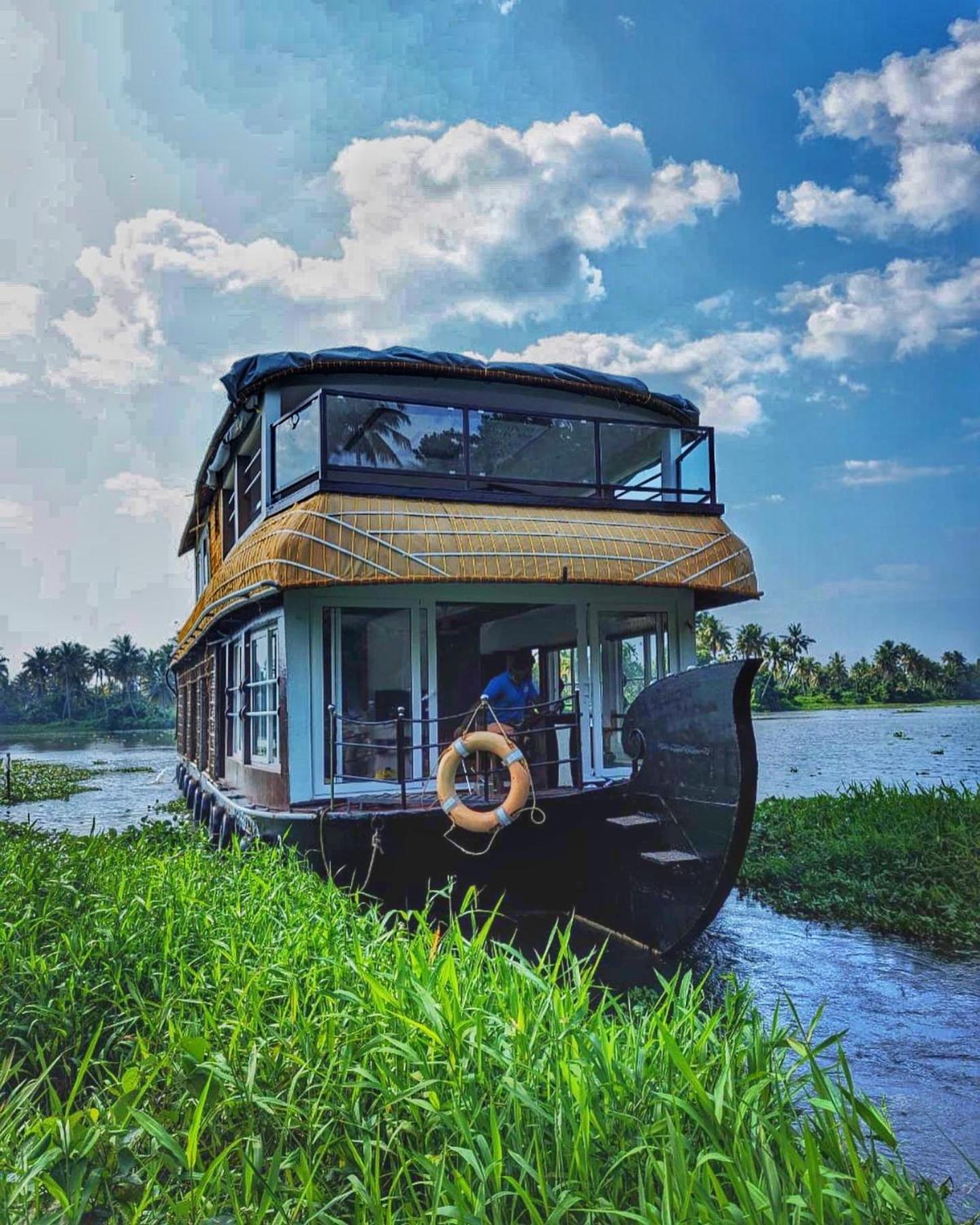 Grand Villa Houseboat คุมาราคม ภายนอก รูปภาพ