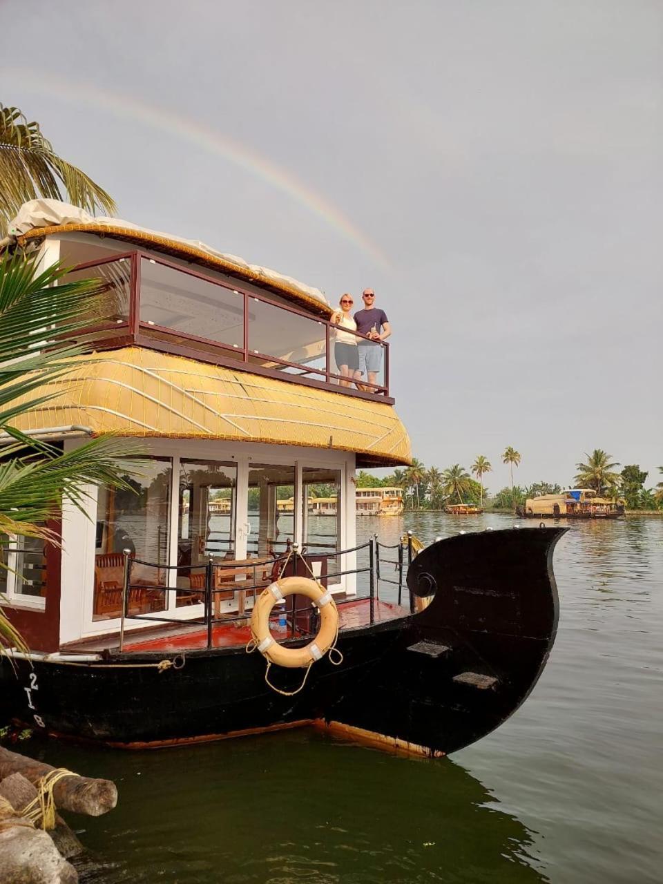 Grand Villa Houseboat คุมาราคม ภายนอก รูปภาพ